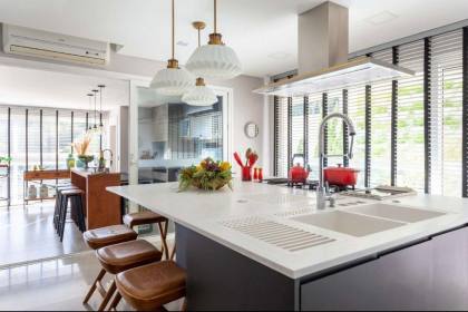 Casa Mobiliada com 4 suites em Condomínio Fechado em BC