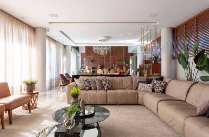 Casa Mobiliada com 4 suites em Condomínio Fechado em BC