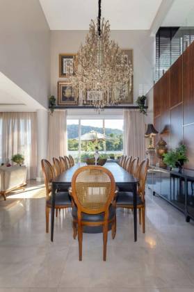 Casa Mobiliada com 4 suites em Condomínio Fechado em BC