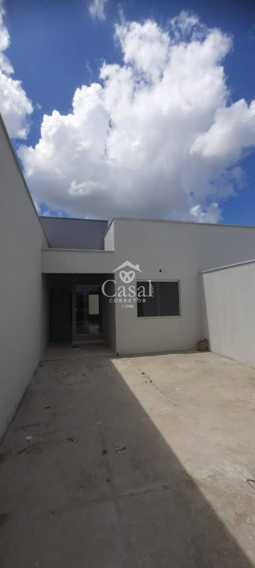 CASA NA REGIÃO DO SANTO ANTÔNIO