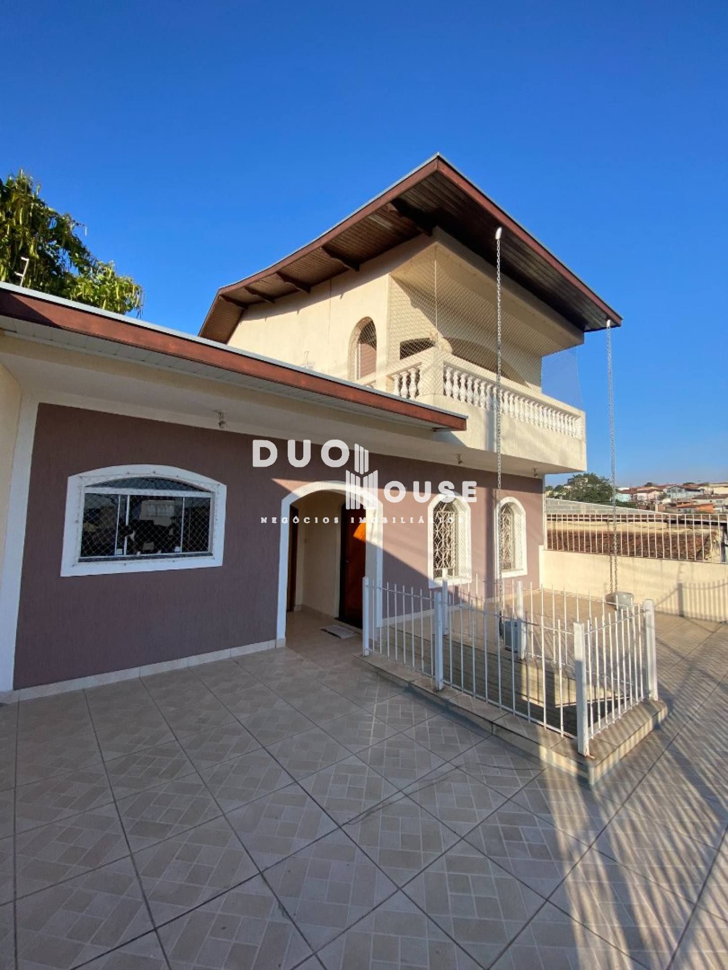 SOBRADO 189M², REGIÃO SUL, COM SÚITE