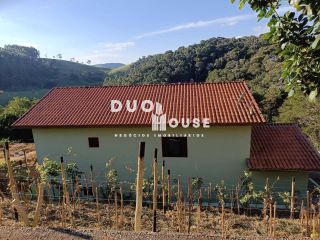 Chácara com 1.144 m² de terreno e residência ampla em Santo Antônio do Pinhal