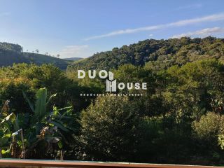 Chácara com 1.144 m² de terreno e residência ampla em Santo Antônio do Pinhal