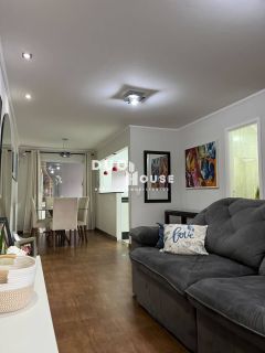 Casa de 3 Dormitórios com Suíte, Closet e Área Gourmet em Condomínio