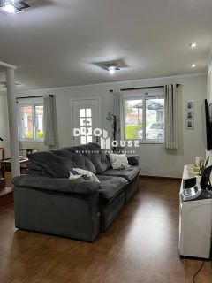 Casa de 3 Dormitórios com Suíte, Closet e Área Gourmet em Condomínio