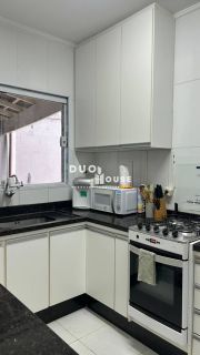 Casa de 3 Dormitórios com Suíte, Closet e Área Gourmet em Condomínio