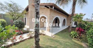 Casa com 3 Dormitórios, Piscina e 3 Vagas em Caraguatatuba