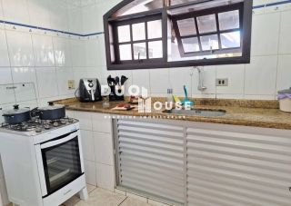 Casa com 3 Dormitórios, Piscina e 3 Vagas em Caraguatatuba