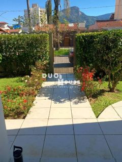 Casa com 3 Dormitórios, Piscina e 3 Vagas em Caraguatatuba