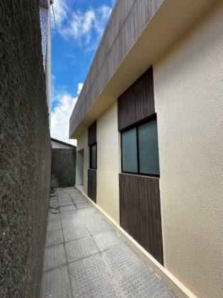 CASA GEMINADA A VENDA COM ÓTIMA LOCALIZAÇÃO