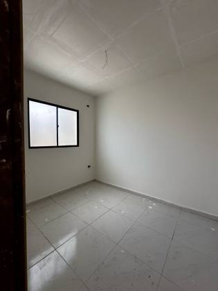 CASA GEMINADA A VENDA COM ÓTIMA LOCALIZAÇÃO
