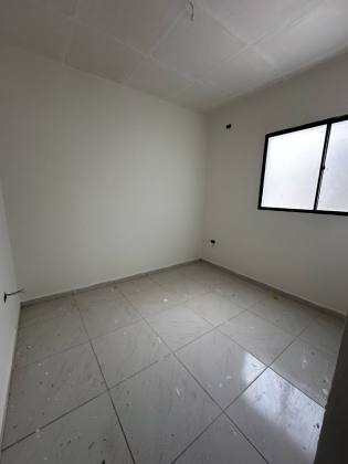CASA GEMINADA A VENDA COM ÓTIMA LOCALIZAÇÃO