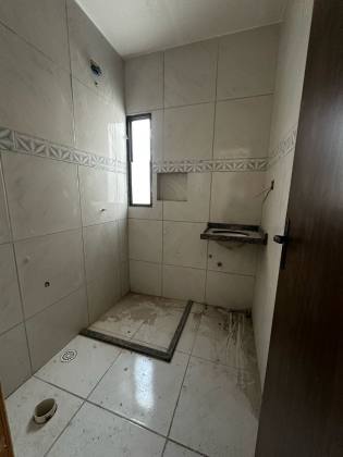 CASA GEMINADA A VENDA COM ÓTIMA LOCALIZAÇÃO