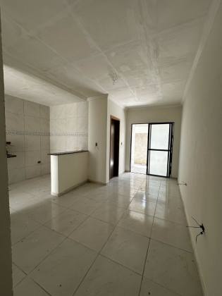 CASA GEMINADA A VENDA COM ÓTIMA LOCALIZAÇÃO