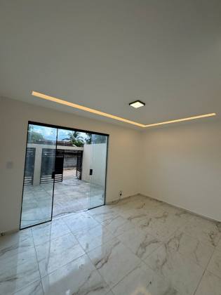TRIPLEX A VENDA COM ÓTIMA LOCALIZAÇÃO