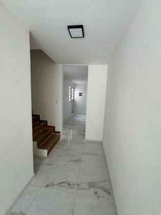 TRIPLEX A VENDA COM ÓTIMA LOCALIZAÇÃO