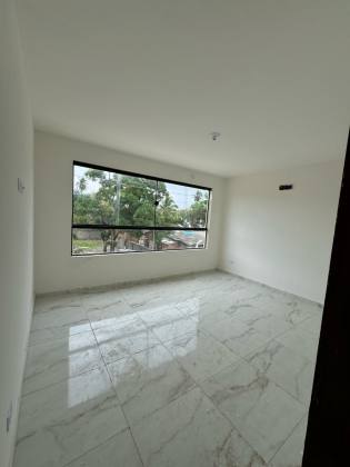 TRIPLEX A VENDA COM ÓTIMA LOCALIZAÇÃO