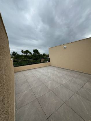 TRIPLEX A VENDA COM ÓTIMA LOCALIZAÇÃO