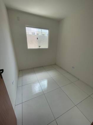 CASA GEMINADA A VENDA COM ÓTIMA LOCALIZAÇÃO EM MARIA FARINHA