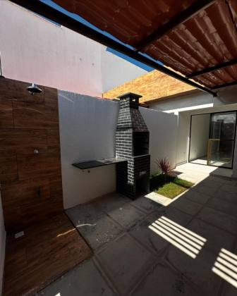 CASA SOLTA COM ÓTIMA LOCALIZAÇÃO NA BEIRA MAR DO JANGA