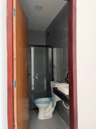 CASA TERREA A VENDA COM ÓTIMA LOCALIZAÇÃO