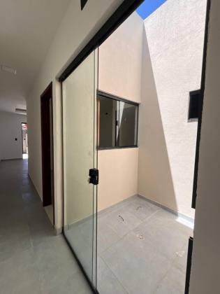CASA TERREA A VENDA COM ÓTIMA LOCALIZAÇÃO