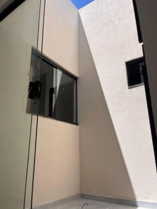 CASA TERREA A VENDA COM ÓTIMA LOCALIZAÇÃO