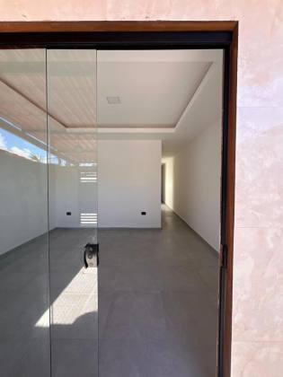 CASA TERREA A VENDA COM ÓTIMA LOCALIZAÇÃO
