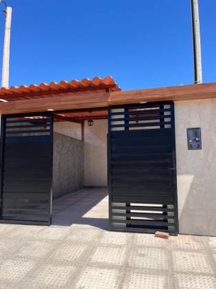 CASA TERREA A VENDA COM ÓTIMA LOCALIZAÇÃO