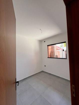 CASA TERREA A VENDA COM ÓTIMA LOCALIZAÇÃO