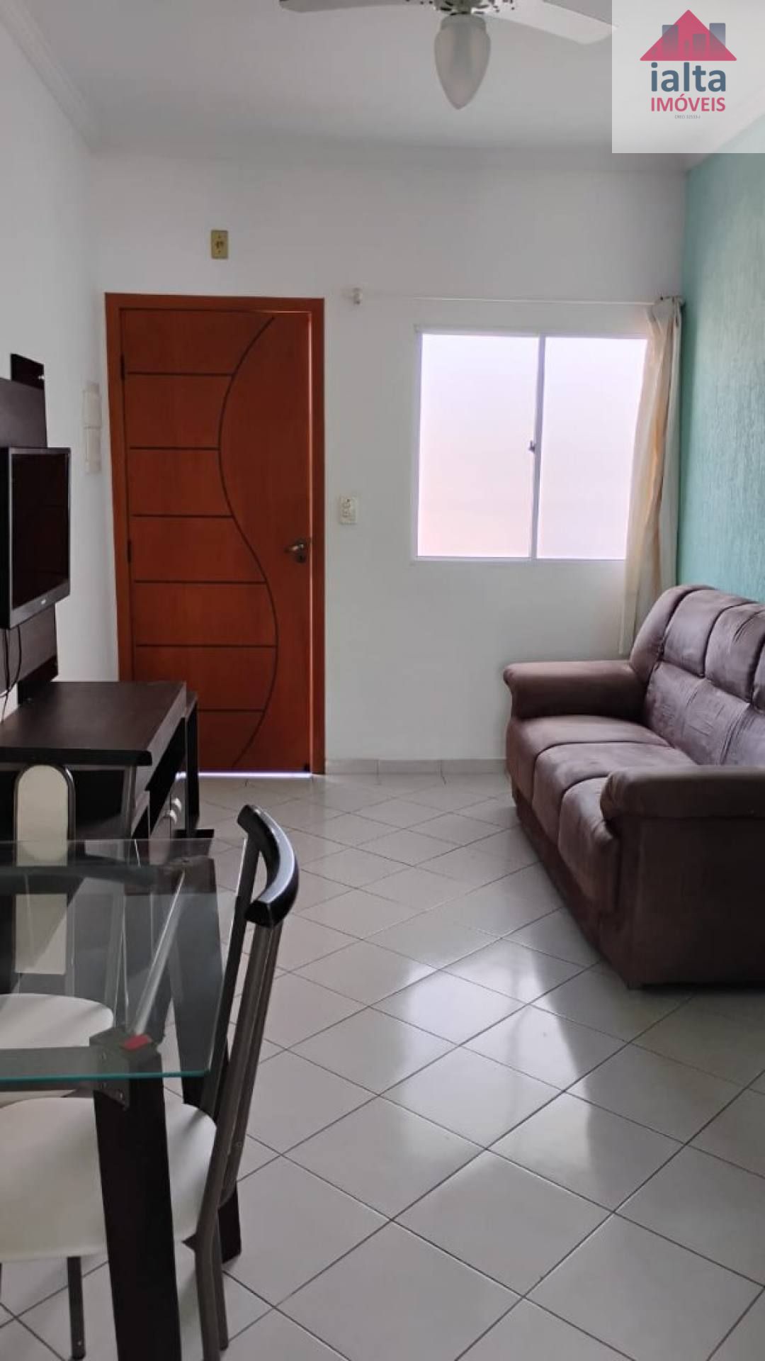 Apartamento com 02 dormitórios, em ótima localização no bairro do Itaguá