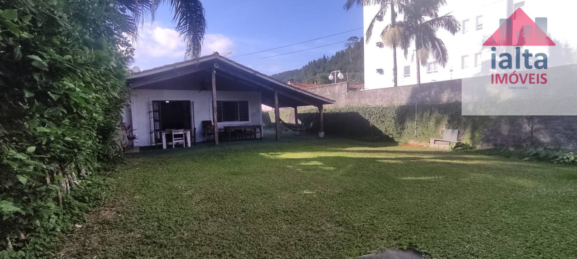 Casa térrea, dois dormitórios, próximo a praia Martim de Sá