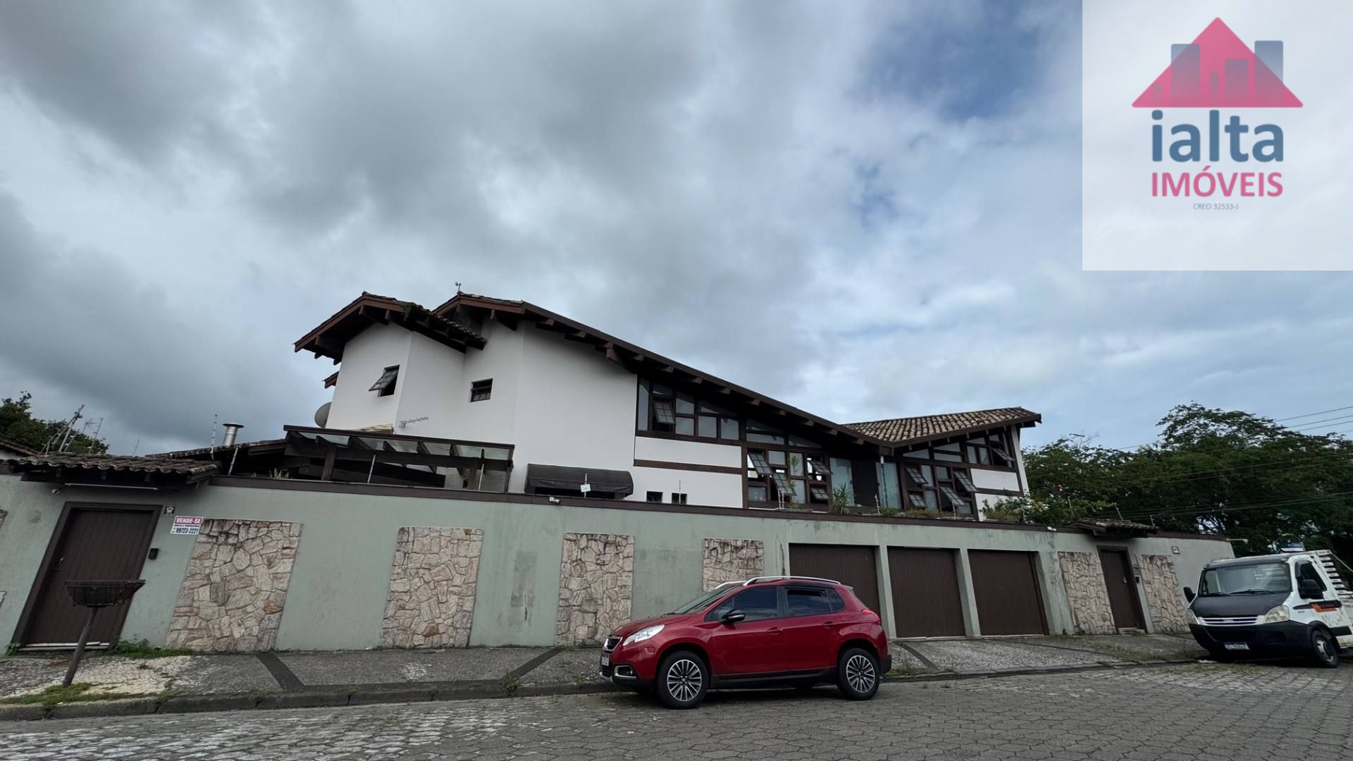 Sobrado Alto Padrão no Centro - Caraguatatuba/SP