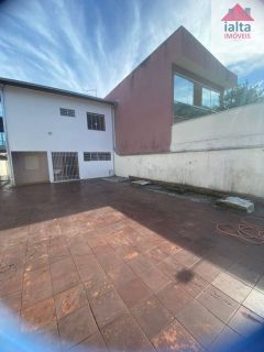 Sobrado Para Vender com 5 quartos 1 suítes no bairro Centro em Caraguatatuba