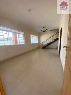 Sobrado Para Vender com 5 quartos 1 suítes no bairro Centro em Caraguatatuba