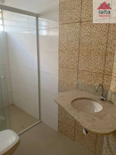 Sobrado Para Vender com 5 quartos 1 suítes no bairro Centro em Caraguatatuba