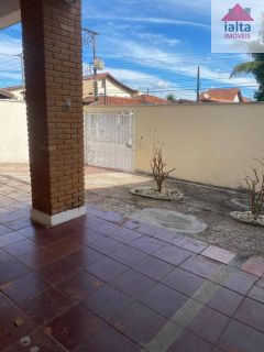 Sobrado Para Vender com 5 quartos 1 suítes no bairro Centro em Caraguatatuba