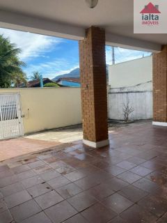 Sobrado Para Vender com 5 quartos 1 suítes no bairro Centro em Caraguatatuba