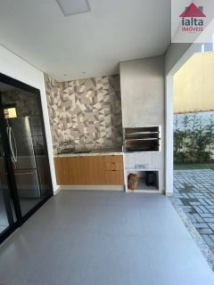 Sobrado Para Vender com 4 quartos 1 suítes no bairro Massaguaçu em Caraguatatuba