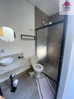 Sobrado Para Vender com 4 quartos 1 suítes no bairro Massaguaçu em Caraguatatuba