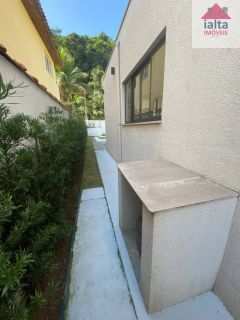Sobrado Para Vender com 4 quartos 1 suítes no bairro Massaguaçu em Caraguatatuba