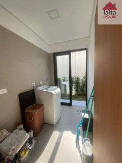 Sobrado Para Vender com 4 quartos 1 suítes no bairro Massaguaçu em Caraguatatuba