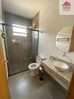 Sobrado Para Vender com 4 quartos 1 suítes no bairro Massaguaçu em Caraguatatuba
