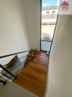 Sobrado Para Vender com 4 quartos 1 suítes no bairro Massaguaçu em Caraguatatuba