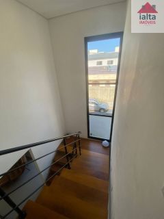 Sobrado Para Vender com 4 quartos 1 suítes no bairro Massaguaçu em Caraguatatuba