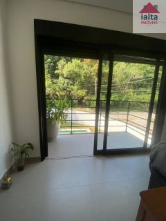 Sobrado Para Vender com 4 quartos 1 suítes no bairro Massaguaçu em Caraguatatuba