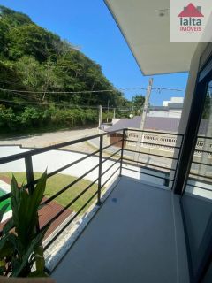 Sobrado Para Vender com 4 quartos 1 suítes no bairro Massaguaçu em Caraguatatuba