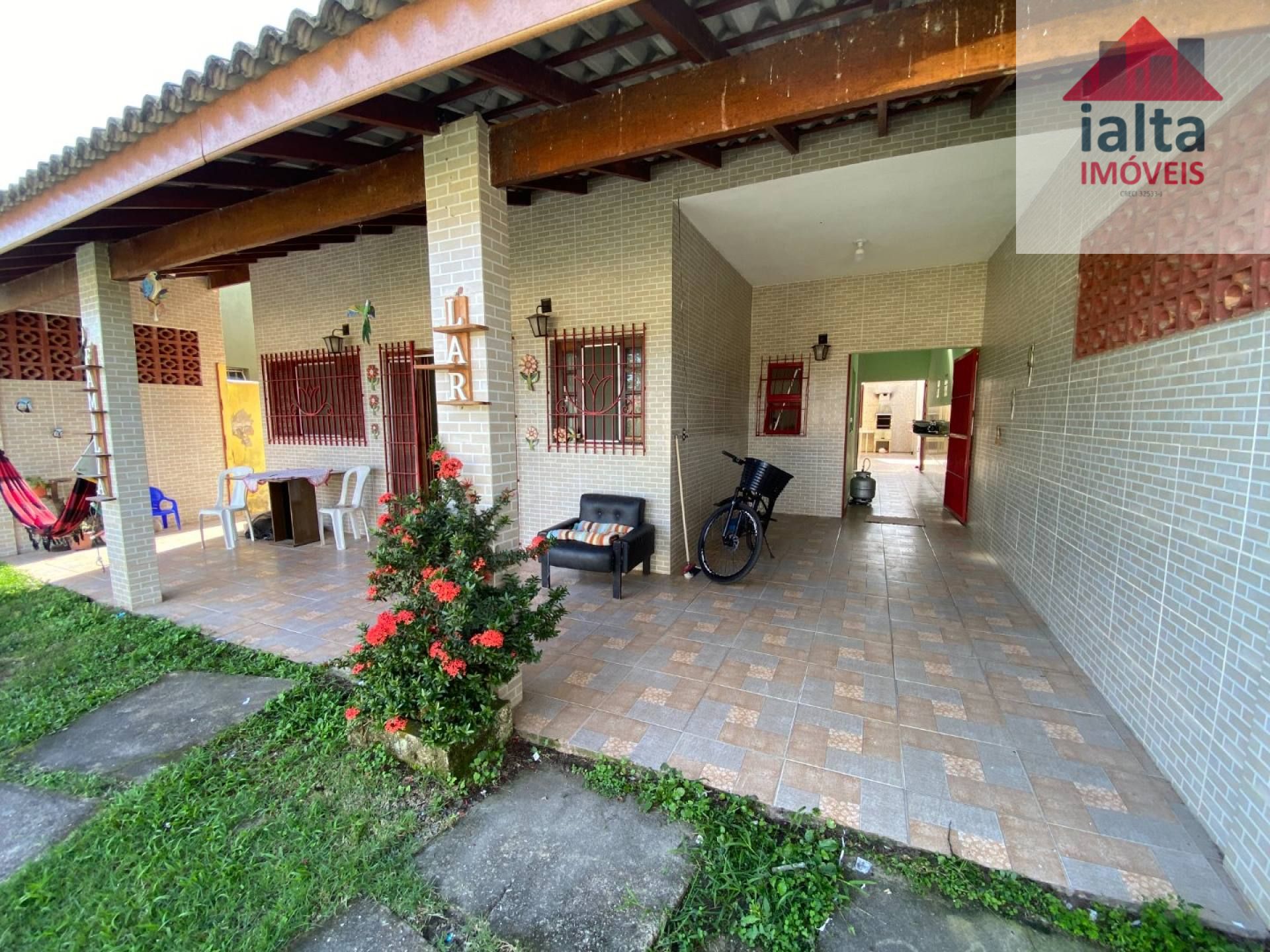Casa Para Vender com 3 quartos 1 suítes no bairro Balneário Golfinho em Caraguatatuba