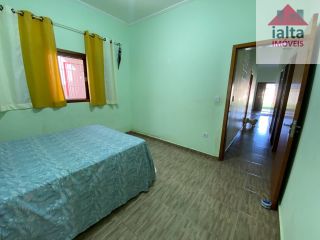 Casa Para Vender com 3 quartos 1 suítes no bairro Balneário Golfinho em Caraguatatuba