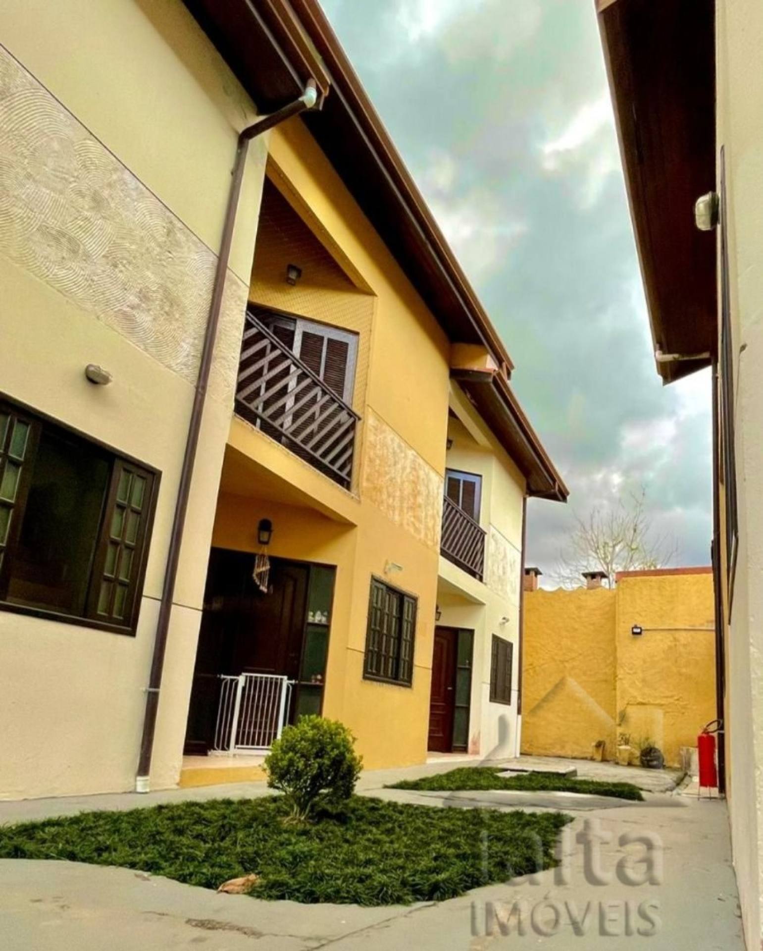 Vende-se casa no Condominio Arariba - Maranduba